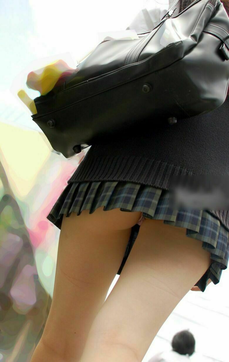 JKパンチラ動画像299枚!エロい女子の盗撮逆さ撮りやしゃがみパンツ 自撮り流出がエロくて抜ける!!【動画あり】042枚目