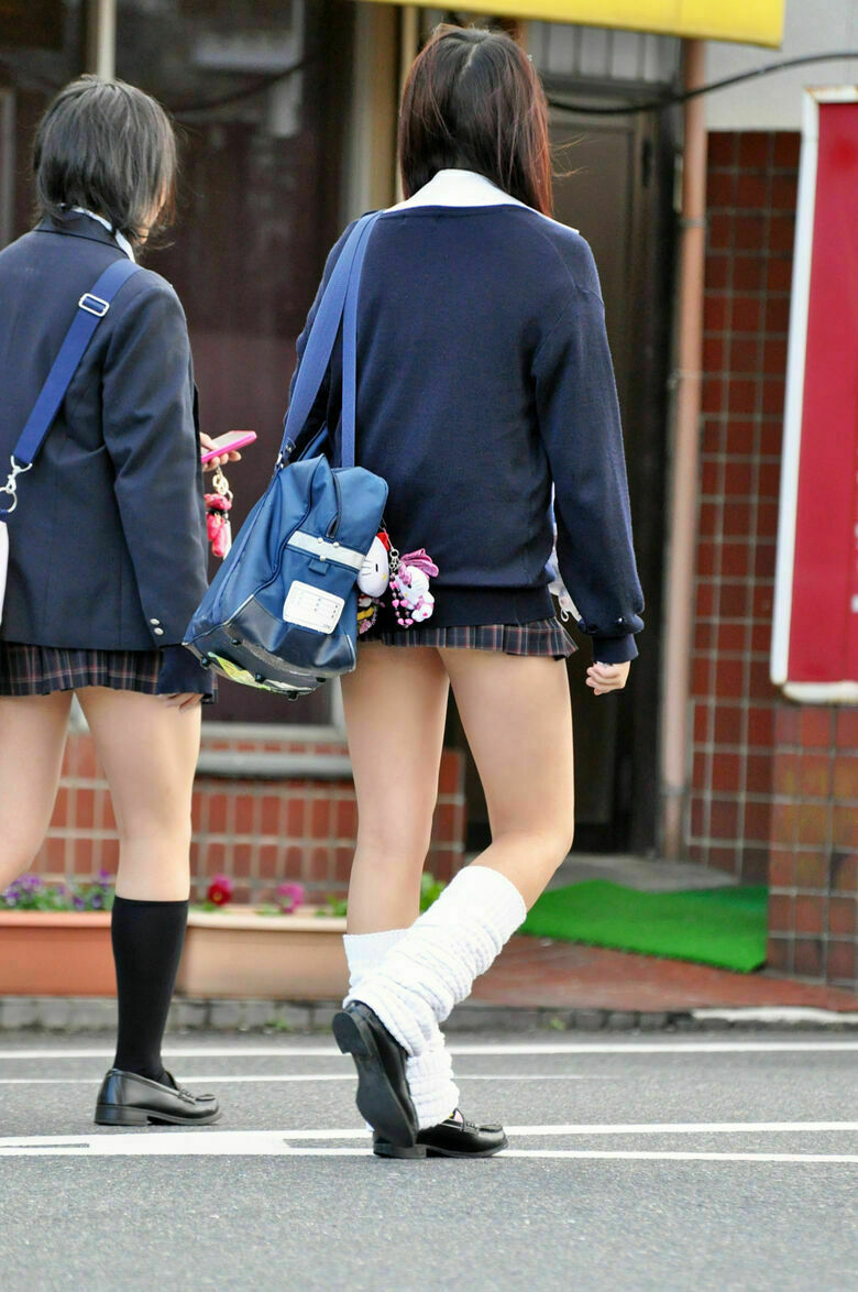 JKパンチラ動画像299枚!エロい女子の盗撮逆さ撮りやしゃがみパンツ 自撮り流出がエロくて抜ける!!【動画あり】053枚目