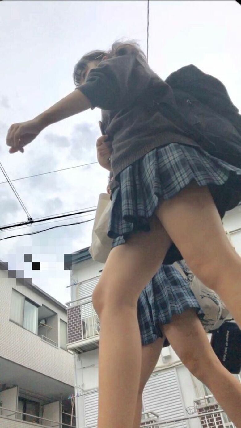 JKパンチラ動画像299枚!エロい女子の盗撮逆さ撮りやしゃがみパンツ 自撮り流出がエロくて抜ける!!【動画あり】056枚目