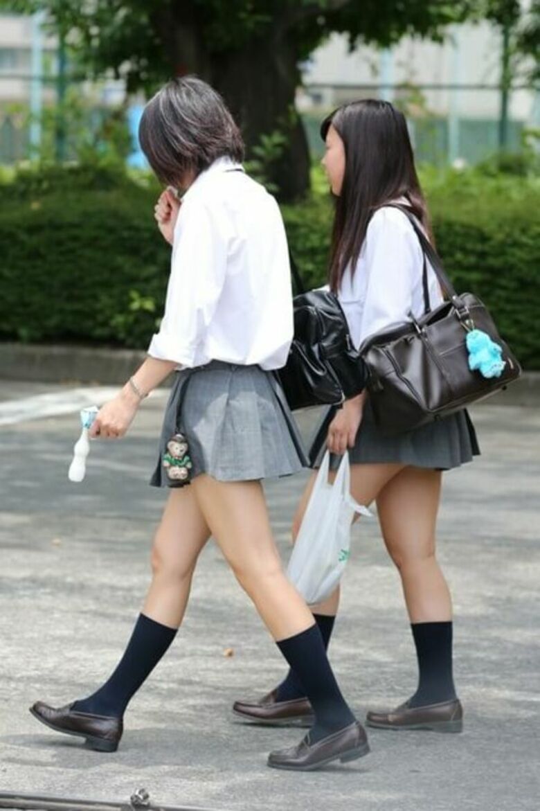 JKパンチラ動画像299枚!エロい女子の盗撮逆さ撮りやしゃがみパンツ 自撮り流出がエロくて抜ける!!【動画あり】061枚目