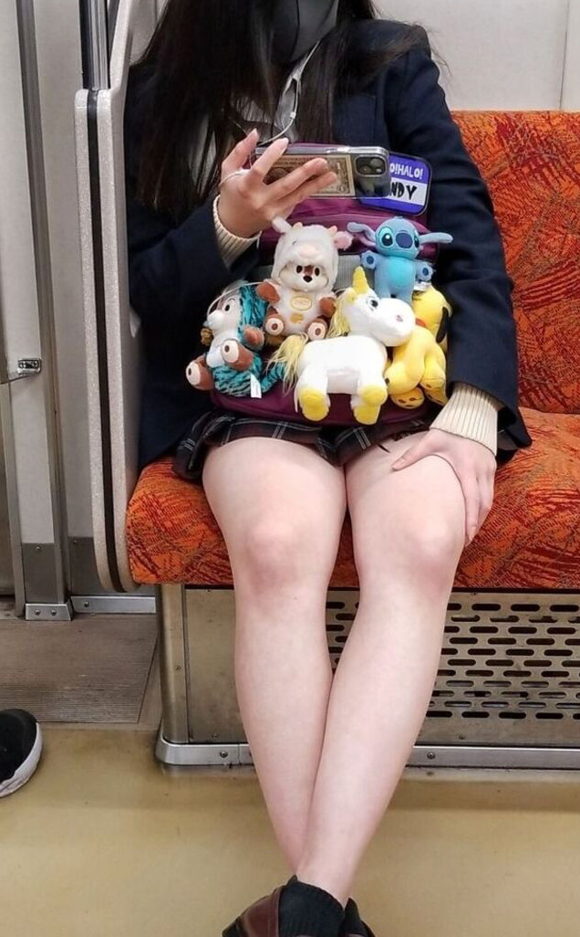 JKパンチラ動画像299枚!エロい女子の盗撮逆さ撮りやしゃがみパンツ 自撮り流出がエロくて抜ける!!【動画あり】076枚目