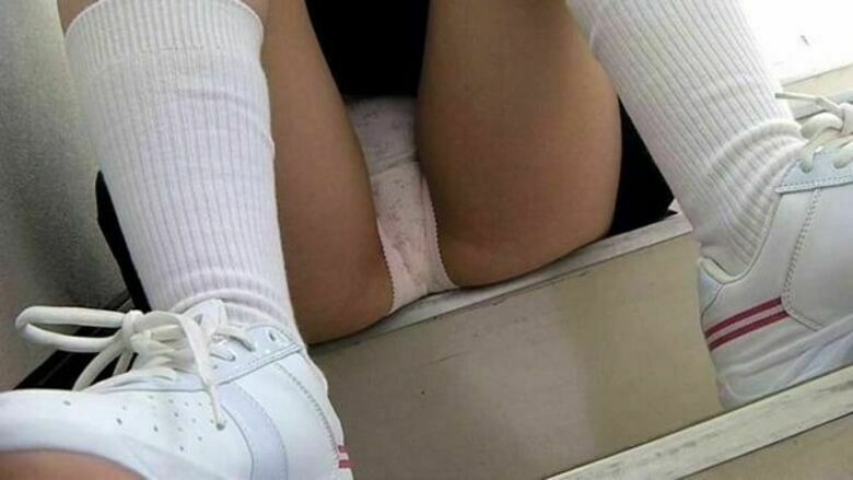 JKパンチラ動画像299枚!エロい女子の盗撮逆さ撮りやしゃがみパンツ 自撮り流出がエロくて抜ける!!【動画あり】096枚目
