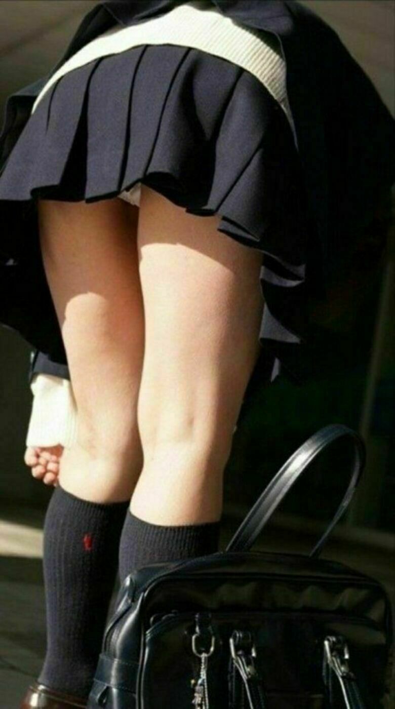 JKパンチラ動画像299枚!エロい女子の盗撮逆さ撮りやしゃがみパンツ 自撮り流出がエロくて抜ける!!【動画あり】109枚目