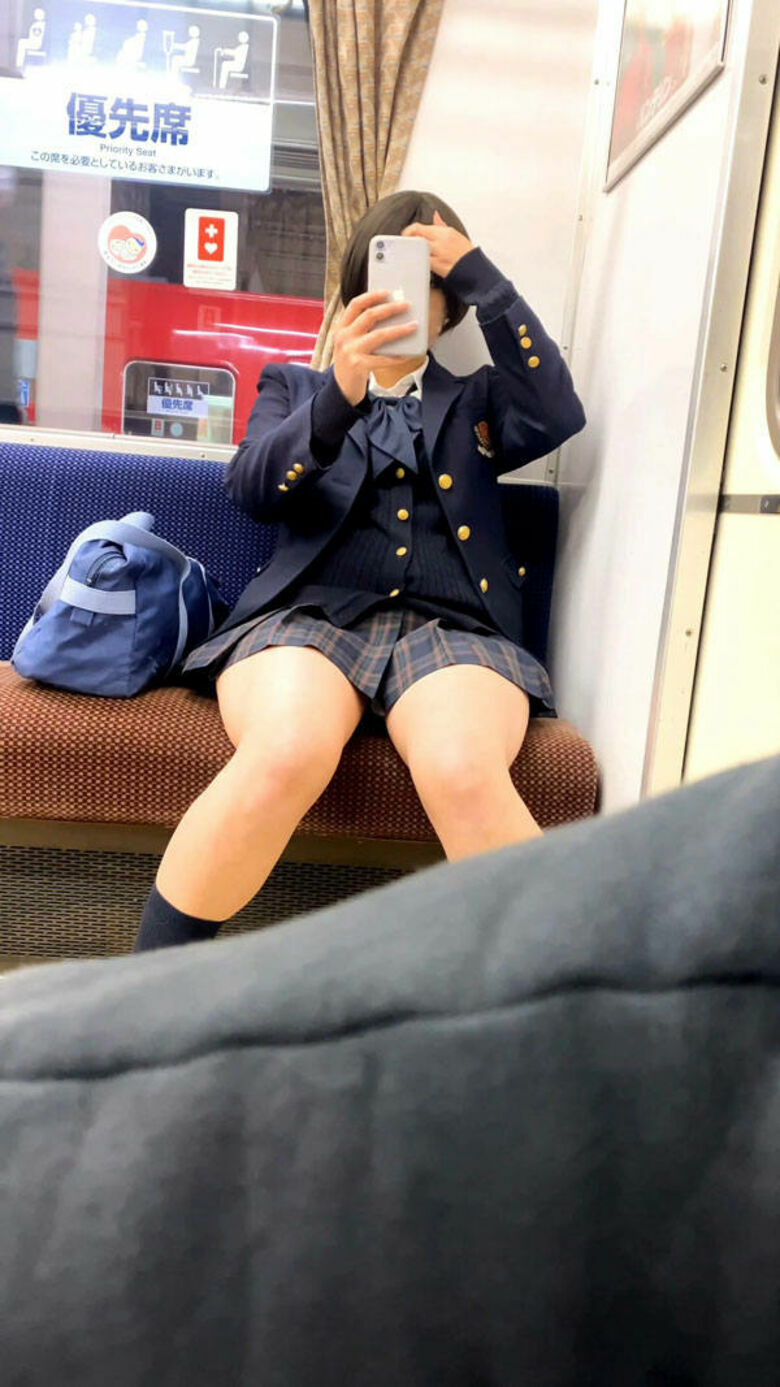 JKパンチラ動画像299枚!エロい女子の盗撮逆さ撮りやしゃがみパンツ 自撮り流出がエロくて抜ける!!【動画あり】127枚目