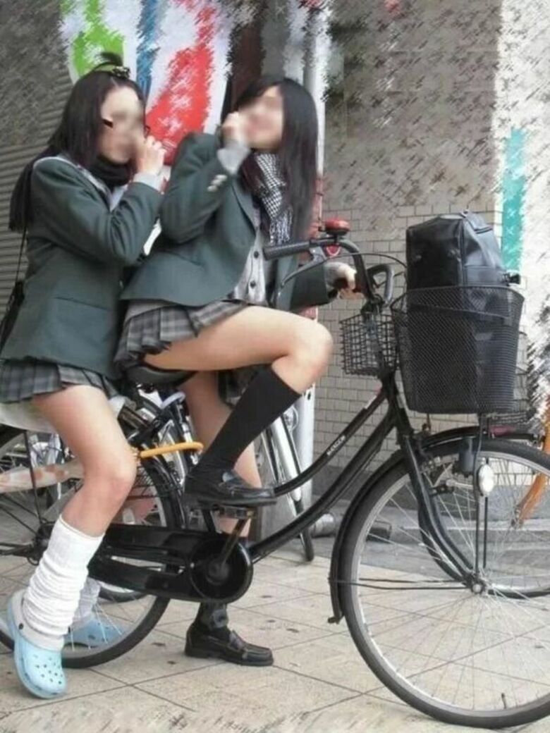 JKパンチラ動画像299枚!エロい女子の盗撮逆さ撮りやしゃがみパンツ 自撮り流出がエロくて抜ける!!【動画あり】189枚目