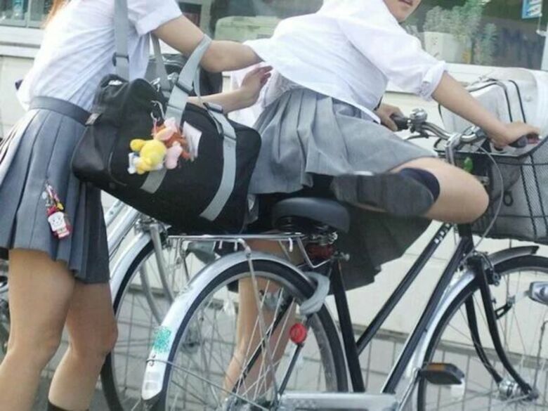 JKパンチラ動画像299枚!エロい女子の盗撮逆さ撮りやしゃがみパンツ 自撮り流出がエロくて抜ける!!【動画あり】190枚目