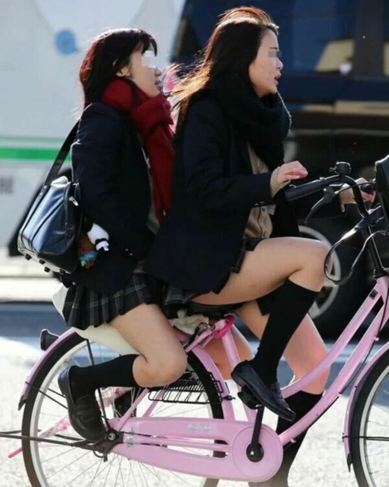 JKパンチラ動画像299枚!エロい女子の盗撮逆さ撮りやしゃがみパンツ 自撮り流出がエロくて抜ける!!【動画あり】192枚目