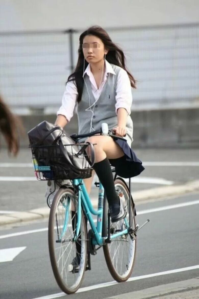 JKパンチラ動画像299枚!エロい女子の盗撮逆さ撮りやしゃがみパンツ 自撮り流出がエロくて抜ける!!【動画あり】193枚目
