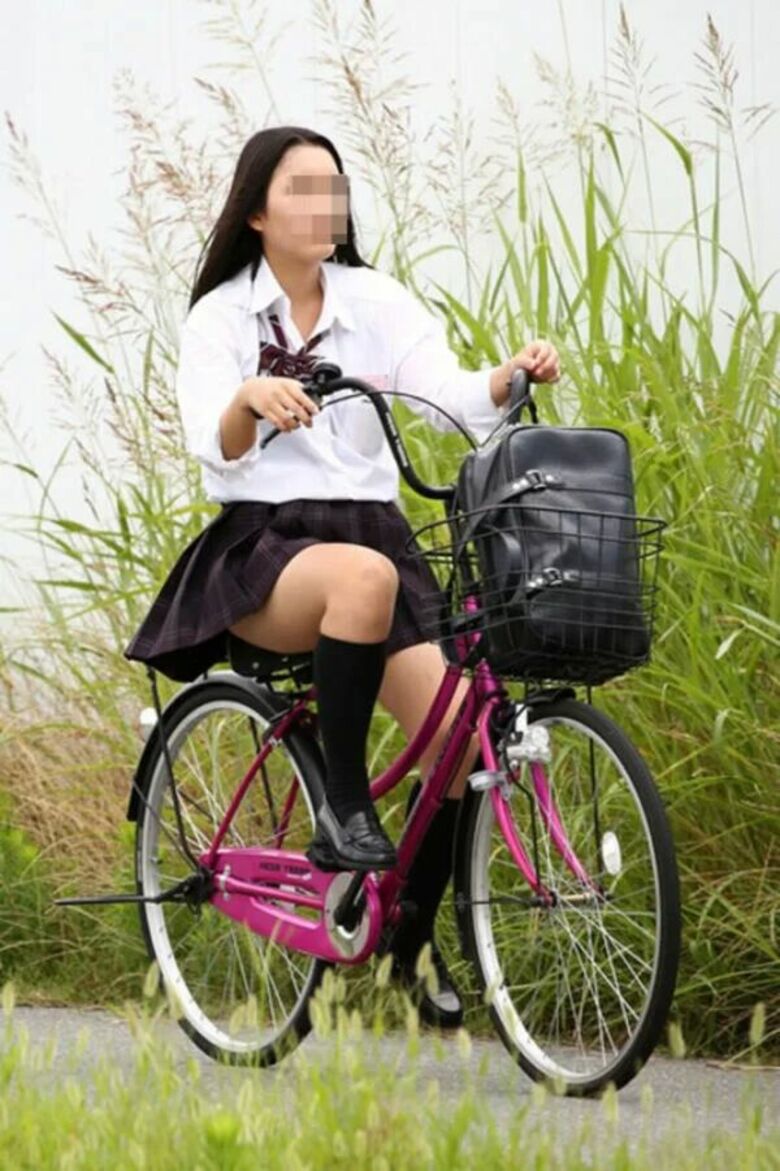 JKパンチラ動画像299枚!エロい女子の盗撮逆さ撮りやしゃがみパンツ 自撮り流出がエロくて抜ける!!【動画あり】194枚目