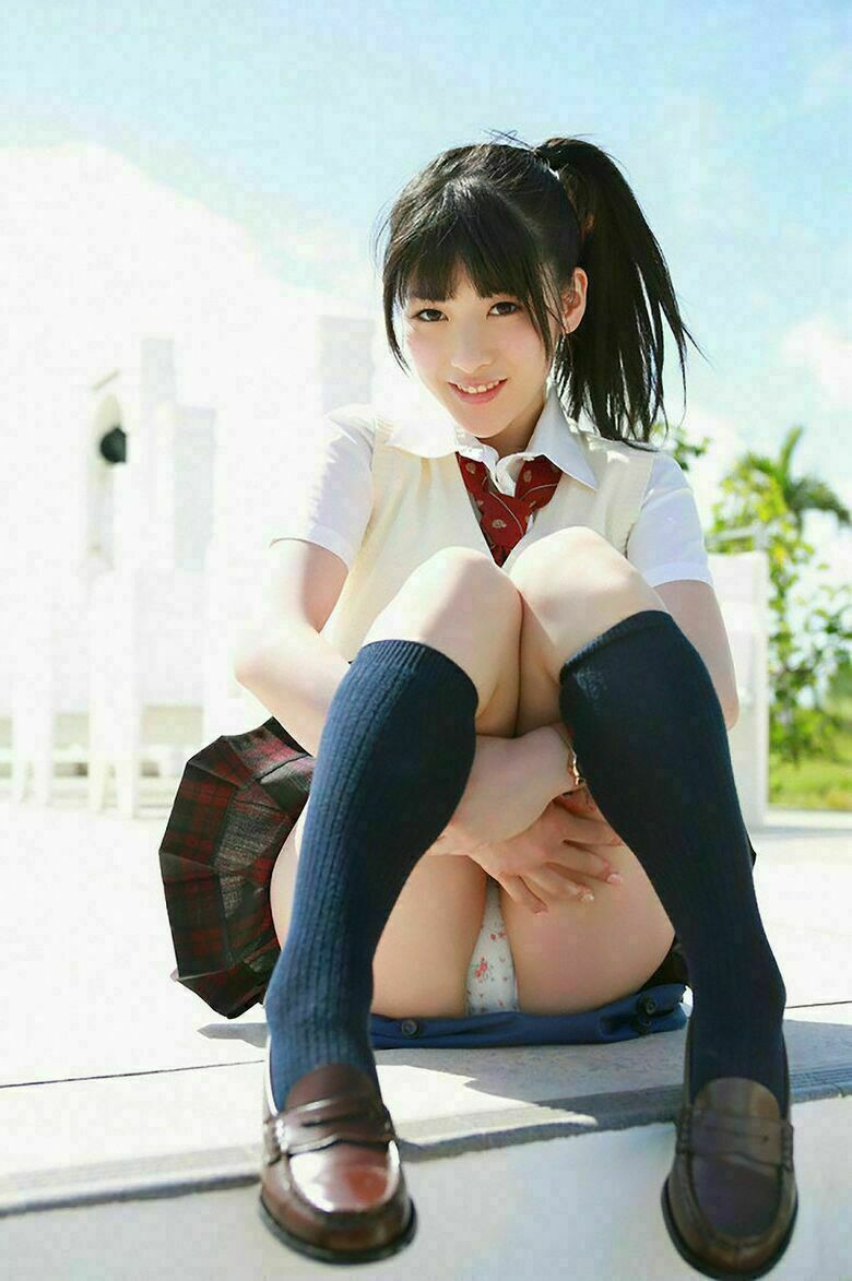JKパンチラ動画像299枚!エロい女子の盗撮逆さ撮りやしゃがみパンツ 自撮り流出がエロくて抜ける!!【動画あり】210枚目