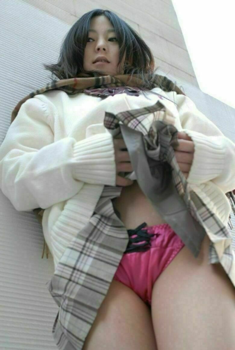 JKパンチラ動画像299枚!エロい女子の盗撮逆さ撮りやしゃがみパンツ 自撮り流出がエロくて抜ける!!【動画あり】274枚目