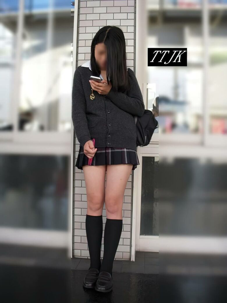 リアルJKパンチラ太ももエロ動画像【厳選35枚】Vol.2_011枚目