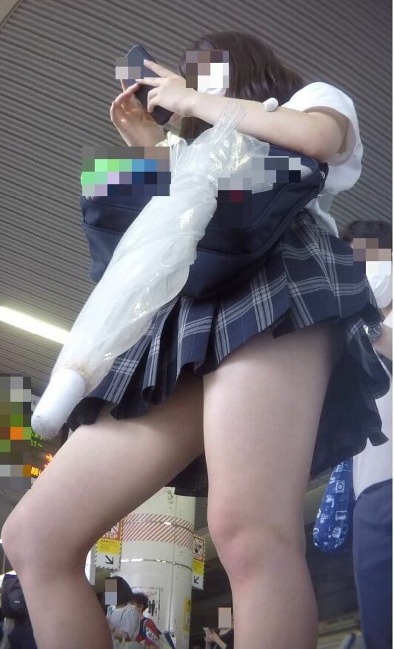 リアルJKパンチラ太ももエロ動画像【厳選35枚】Vol.2_014枚目