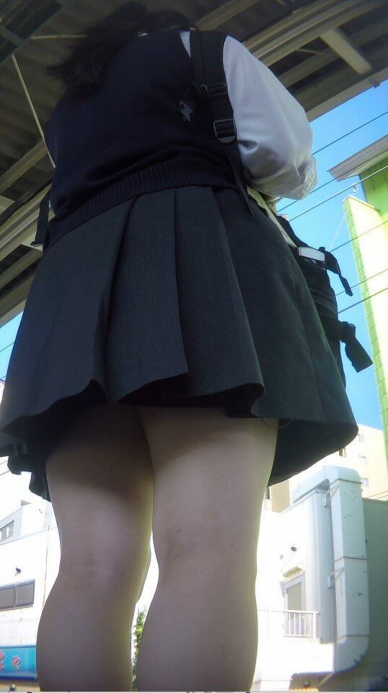 リアルJKパンチラ太ももエロ動画像【厳選35枚】Vol.2_015枚目