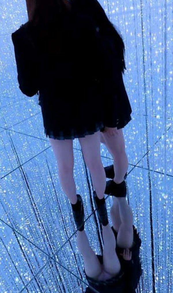 チームラボ パンチラ画像!自撮り流出パンツ♡床が鏡だから逆さ撮り盗撮みたいで抜けちゃいます!!【動画あり】004枚目