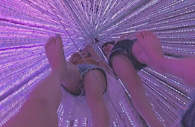 チームラボ パンチラ画像!自撮り流出パンツ♡床が鏡だから逆さ撮り盗撮みたいで抜けちゃいます!!【動画あり】027枚目