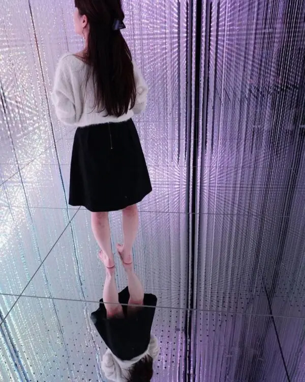 チームラボ パンチラ画像!自撮り流出パンツ♡床が鏡だから逆さ撮り盗撮みたいで抜けちゃいます!!【動画あり】044枚目