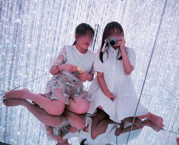 チームラボ パンチラ画像!自撮り流出パンツ♡床が鏡だから逆さ撮り盗撮みたいで抜けちゃいます!!【動画あり】047枚目