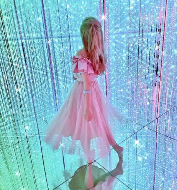 チームラボ パンチラ画像!自撮り流出パンツ♡床が鏡だから逆さ撮り盗撮みたいで抜けちゃいます!!【動画あり】054枚目