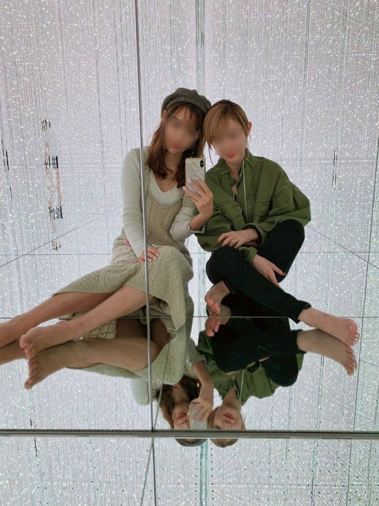 チームラボ パンチラ画像!自撮り流出パンツ♡床が鏡だから逆さ撮り盗撮みたいで抜けちゃいます!!【動画あり】058枚目
