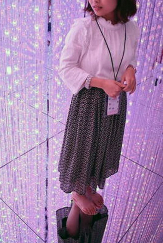 チームラボ パンチラ画像!自撮り流出パンツ♡床が鏡だから逆さ撮り盗撮みたいで抜けちゃいます!!【動画あり】060枚目