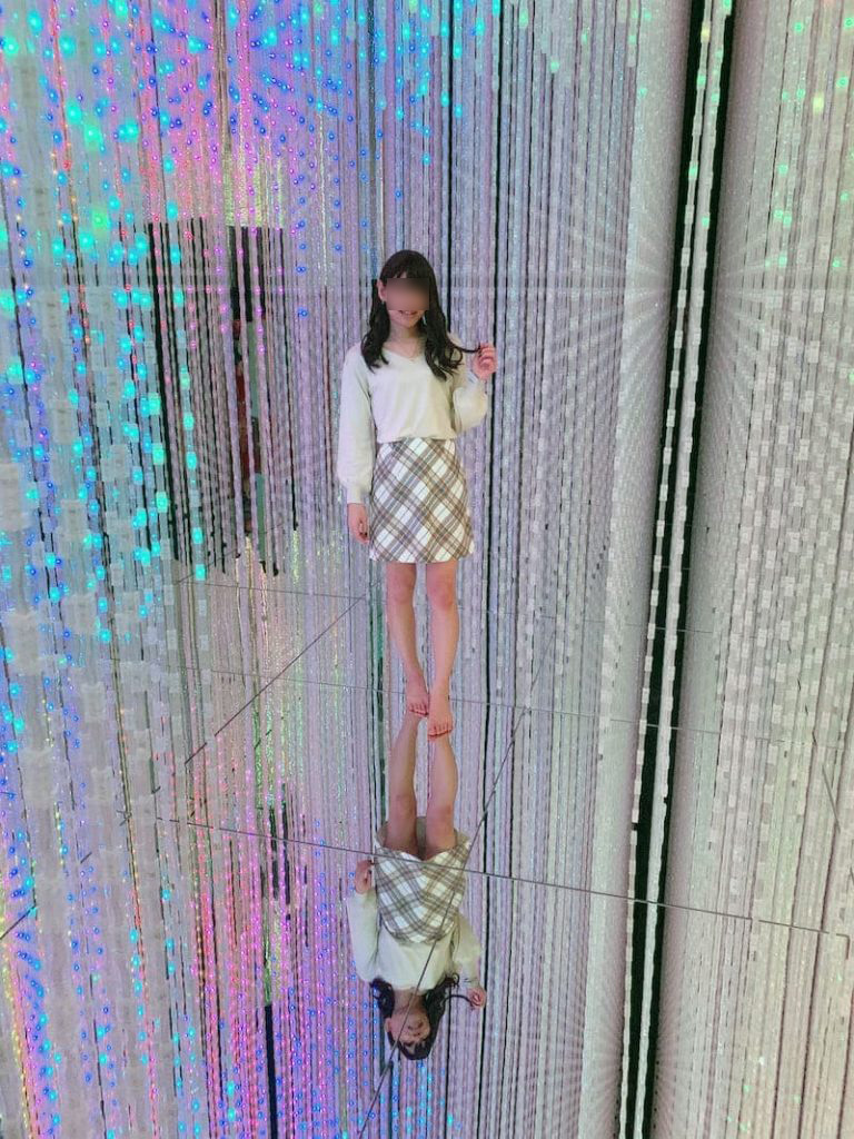 チームラボ パンチラ画像!自撮り流出パンツ♡床が鏡だから逆さ撮り盗撮みたいで抜けちゃいます!!【動画あり】062枚目
