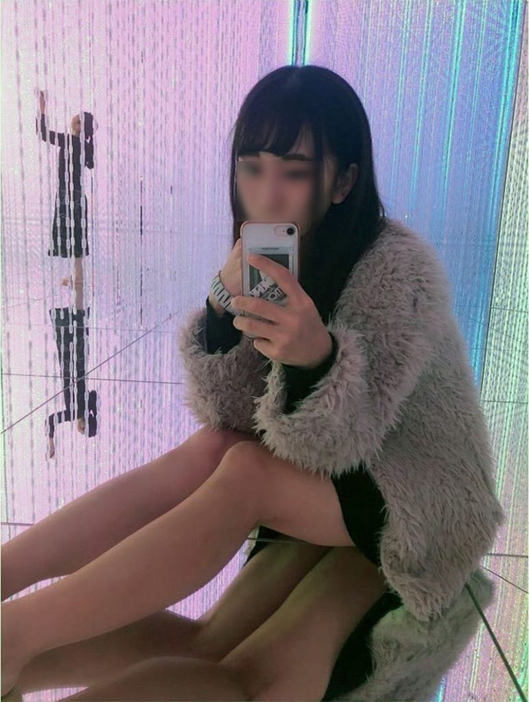 チームラボ パンチラ画像!自撮り流出パンツ♡床が鏡だから逆さ撮り盗撮みたいで抜けちゃいます!!【動画あり】073枚目
