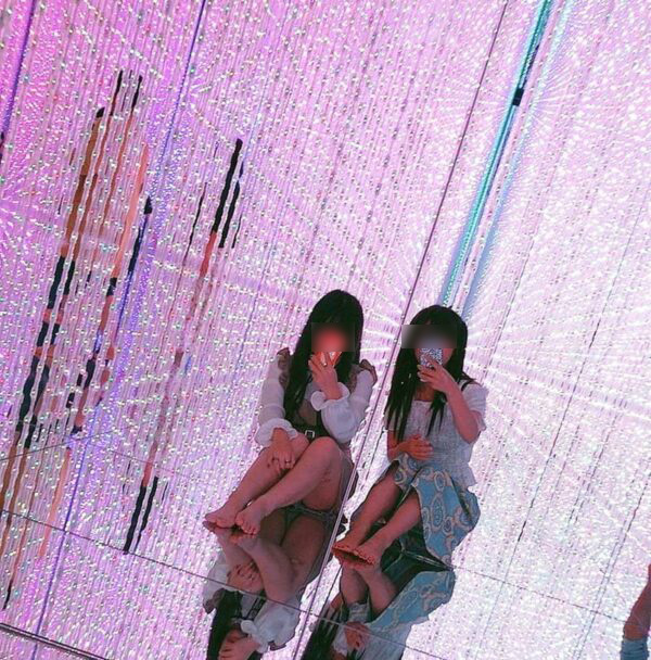 チームラボ パンチラ画像!自撮り流出パンツ♡床が鏡だから逆さ撮り盗撮みたいで抜けちゃいます!!【動画あり】088枚目