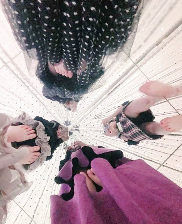 チームラボ パンチラ画像!自撮り流出パンツ♡床が鏡だから逆さ撮り盗撮みたいで抜けちゃいます!!【動画あり】091枚目