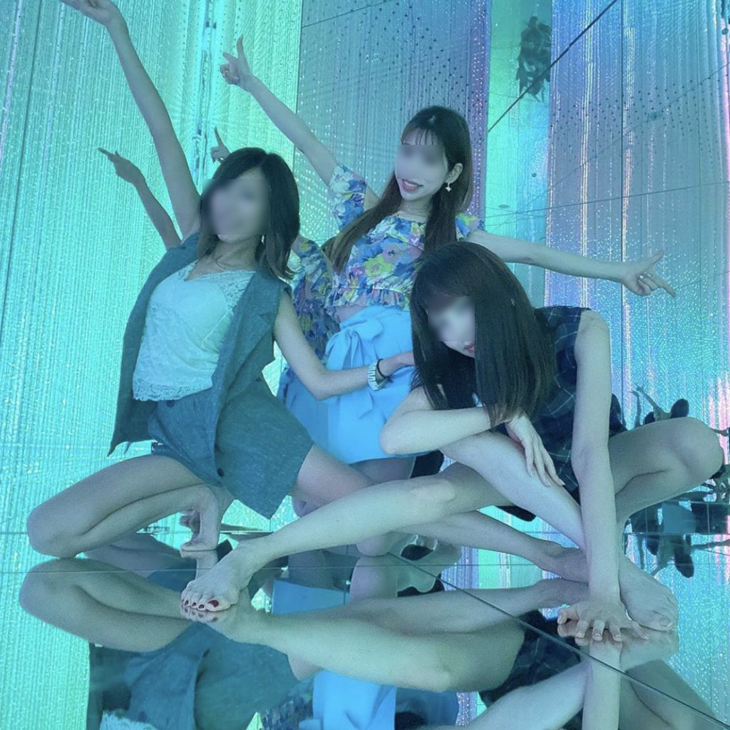 チームラボ パンチラ画像だぜ!自撮り流出パンツ♡床が鏡だから逆さ撮り盗撮みたいで抜けちゃいます!!【動画あり】037枚目