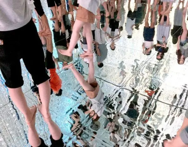 チームラボ パンチラ画像だぜ!自撮り流出パンツ♡床が鏡だから逆さ撮り盗撮みたいで抜けちゃいます!!【動画あり】038枚目