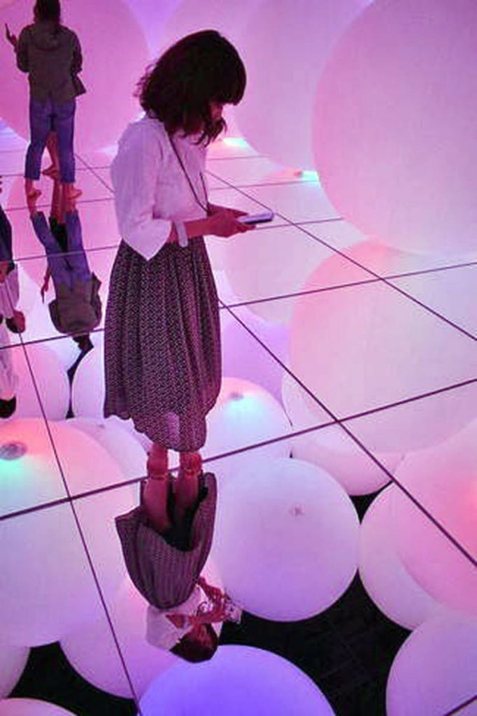 チームラボ パンチラ画像だぜ!自撮り流出パンツ♡床が鏡だから逆さ撮り盗撮みたいで抜けちゃいます!!【動画あり】059枚目