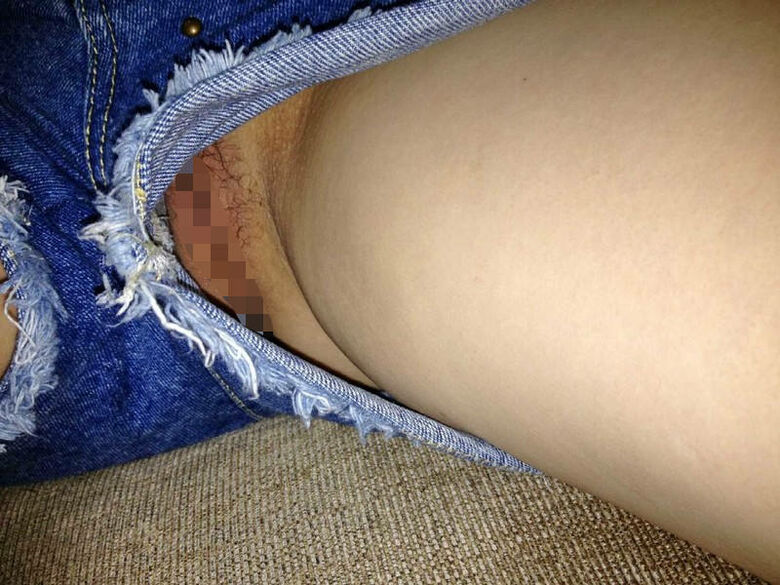 ショートパンツからのマンチラ画像！マンコ晒すよりもエロいんじゃね？？025