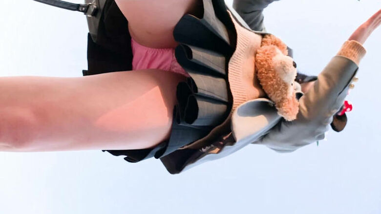 パンチラが抜ける逆さ撮り盗撮エロ動画像Vol.71_022枚目