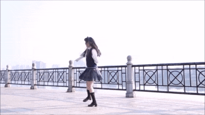 パンチラダンスのエロGIF画像っす!踊ってみた女子のパンツに太もも♡生足がセクシーで抜けるよ!!002枚目