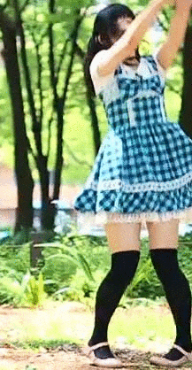 パンチラダンスのエロGIF画像っす!踊ってみた女子のパンツに太もも♡生足がセクシーで抜けるよ!!006枚目