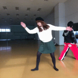 パンチラダンスのエロGIF画像っす!踊ってみた女子のパンツに太もも♡生足がセクシーで抜けるよ!!007枚目