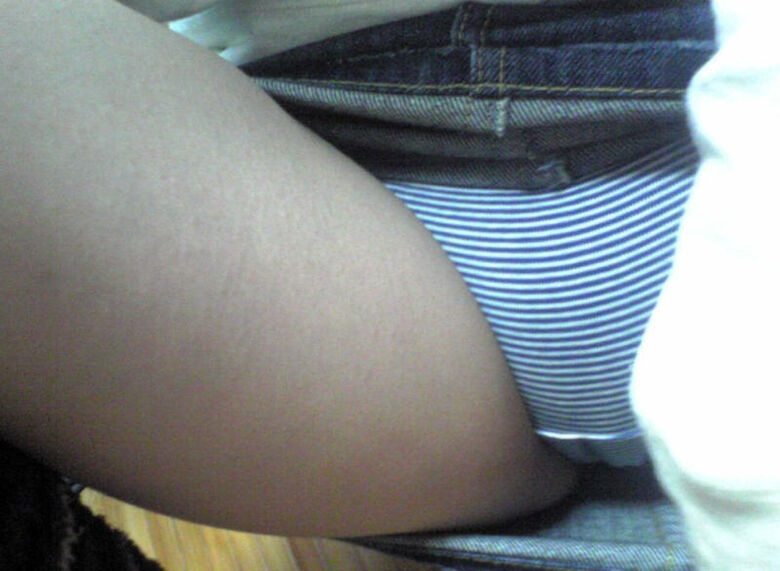 マンスジ エロ画像!おマンコのワレメ❤️パンツの中を想像するだけで勃起が止まらないぜ(´Д`)シコシコオ412