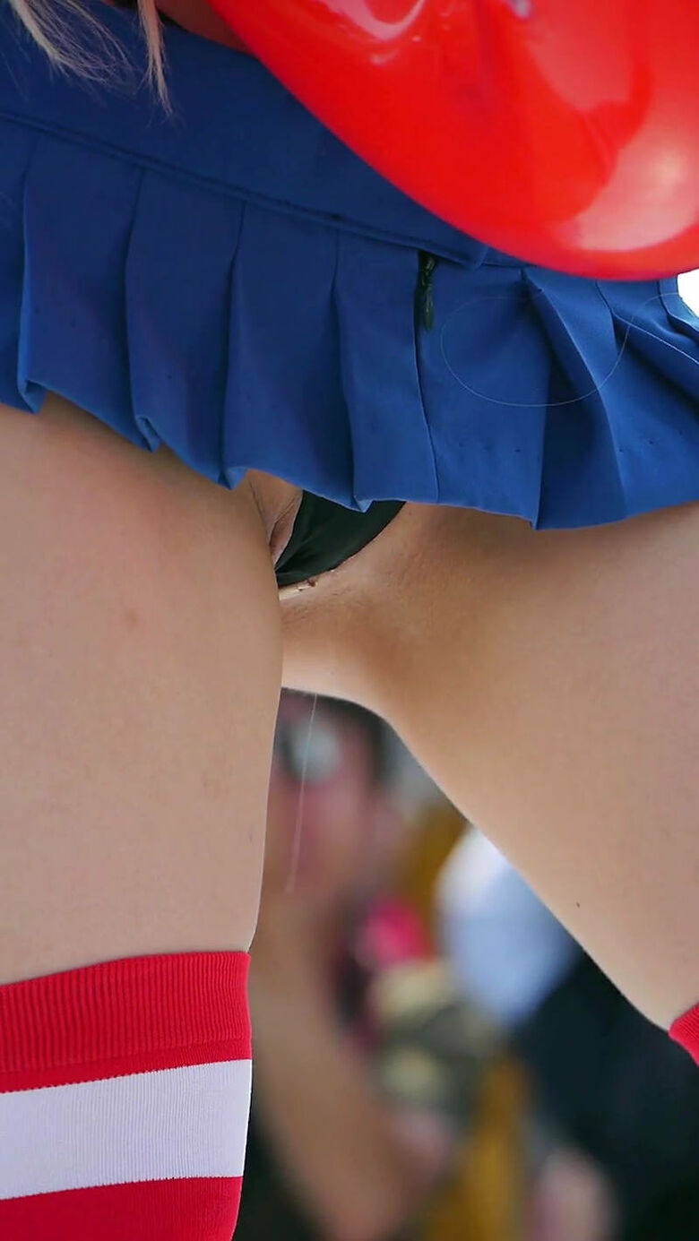 ハミマン画像!はみでたマンコだぜ!!パンツの間から見えてるマン肉がたまりません♡010