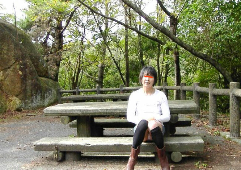 熟女 パンチラエロ画像だぜ！人妻・主婦の家庭内流出パンツ♡太ももや生足も抜けちゃいます♡099