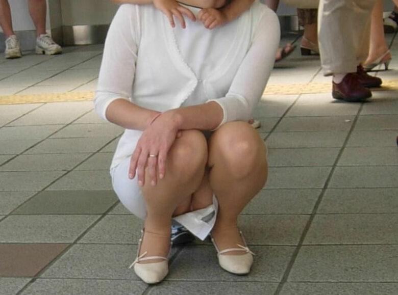 熟女 パンチラエロ画像だぜ！人妻・主婦の家庭内流出パンツ♡太ももや生足も抜けちゃいます♡109