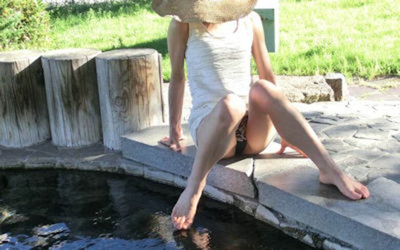 熟女 パンチラエロ画像だぜ！人妻・主婦の家庭内流出パンツ♡太ももや生足も抜けちゃいます♡126