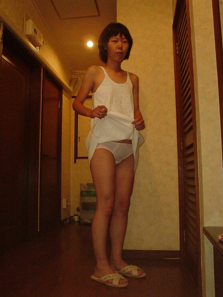 熟女 パンチラエロ画像だぜ！人妻・主婦の家庭内流出パンツ♡太ももや生足も抜けちゃいます♡157