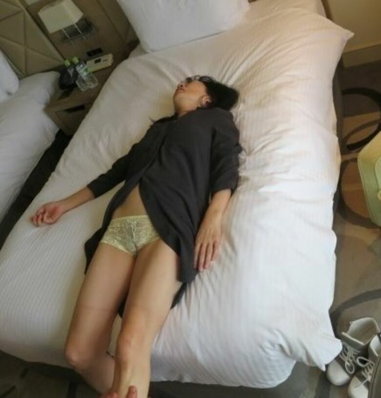 熟女 パンチラエロ画像だぜ！人妻・主婦の家庭内流出パンツ♡太ももや生足も抜けちゃいます♡163