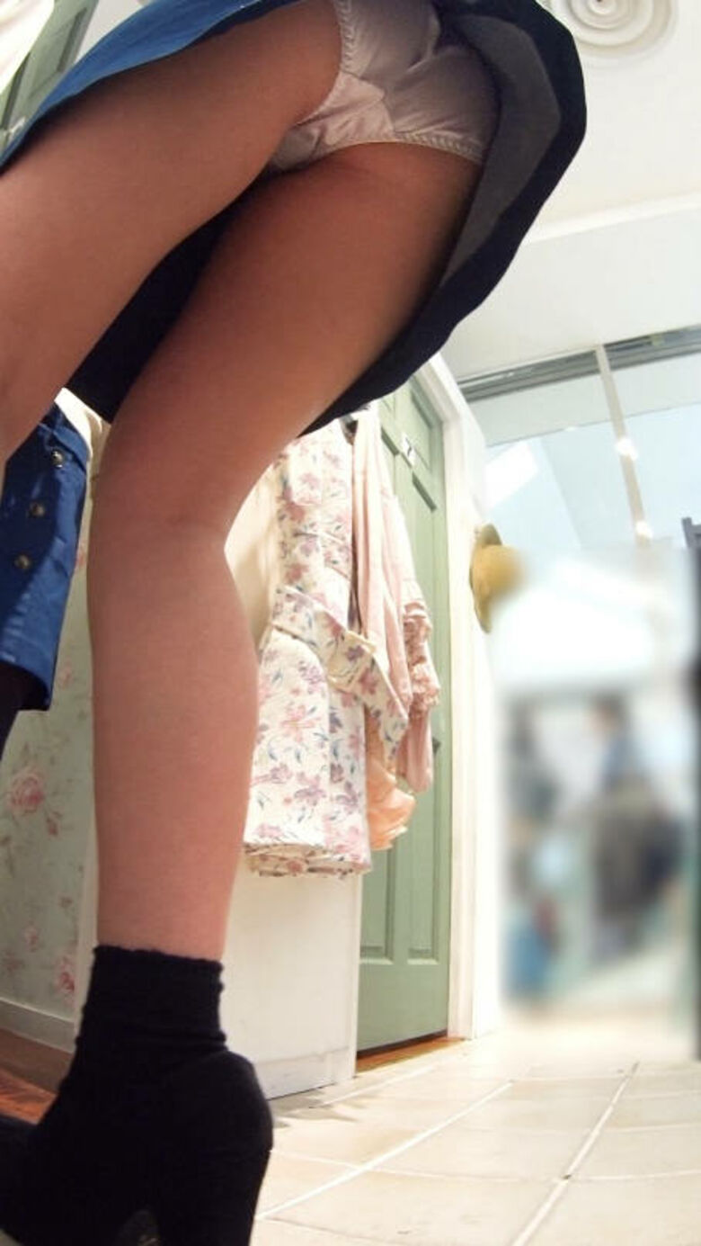 アパレル パンチラ画像!逆さ撮り盗撮♡ドアップのパンツがエロくて抜けちゃいます!!028