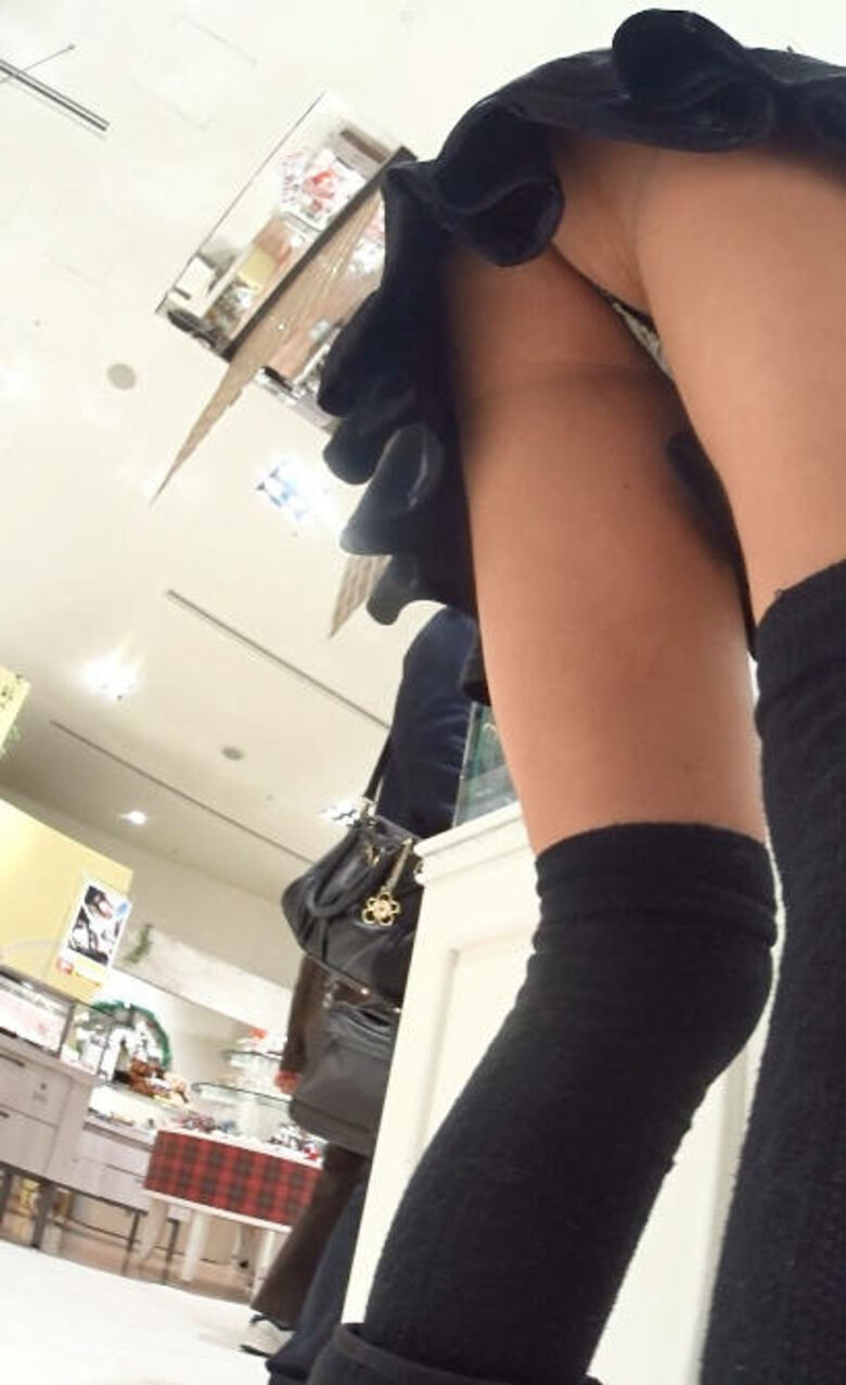 アパレル パンチラ画像!逆さ撮り盗撮♡ドアップのパンツがエロくて抜けちゃいます!!042