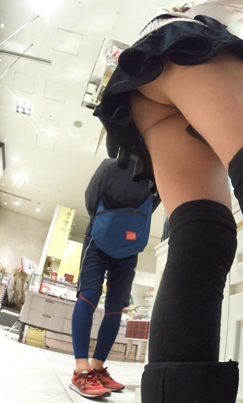 アパレル パンチラ画像!逆さ撮り盗撮♡ドアップのパンツがエロくて抜けちゃいます!!043