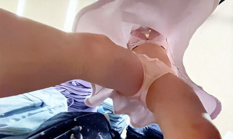 アパレル パンチラ画像!逆さ撮り盗撮♡ドアップのパンツがエロくて抜けちゃいます!!052