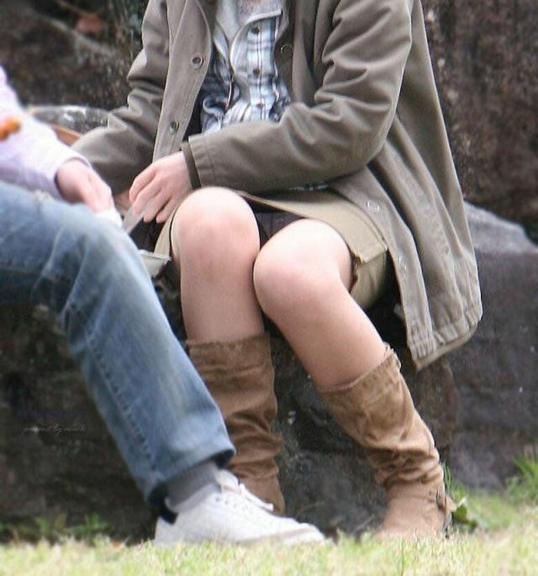 ぱんちら画像140枚！太ももやパンツが抜ける街撮りのミニスカパンチラエロ画像!!063枚目