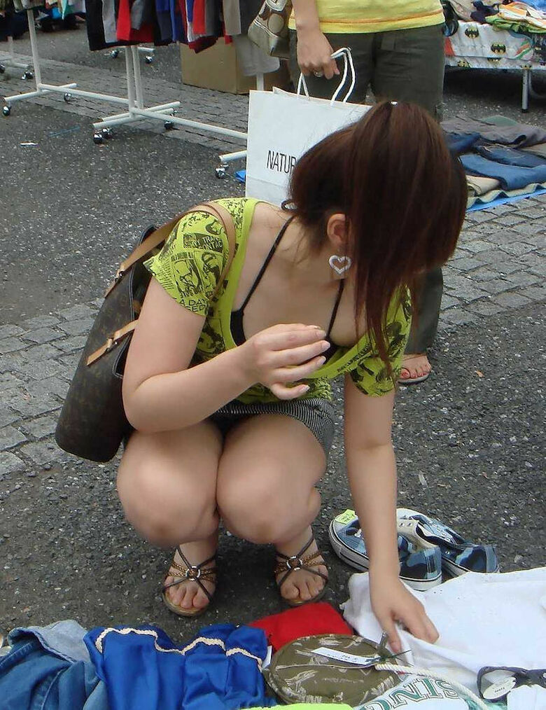 ぱんちら画像140枚！太ももやパンツが抜ける街撮りのミニスカパンチラエロ画像!!077枚目